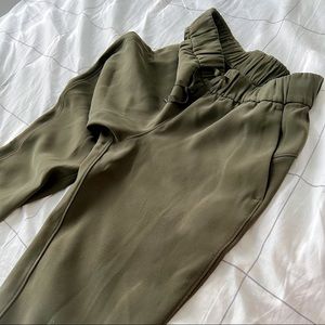 lululemon olive joggers size 2